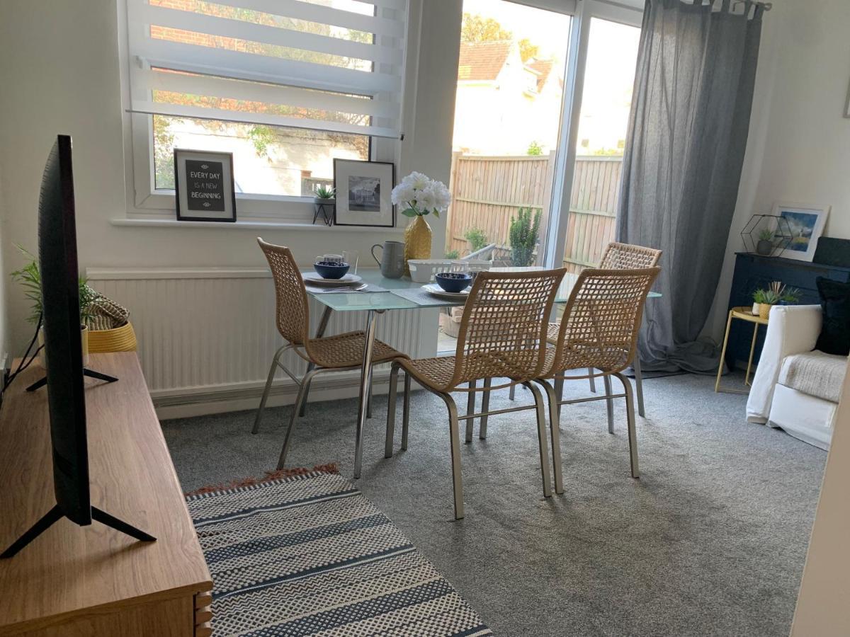The Hideaway, Calm, Cozy, Dog Friendly Retreat Appartamento Cheltenham Esterno foto