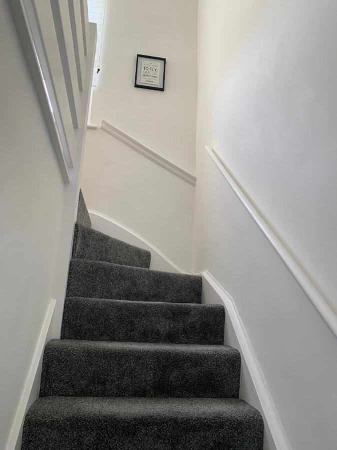 The Hideaway, Calm, Cozy, Dog Friendly Retreat Appartamento Cheltenham Esterno foto
