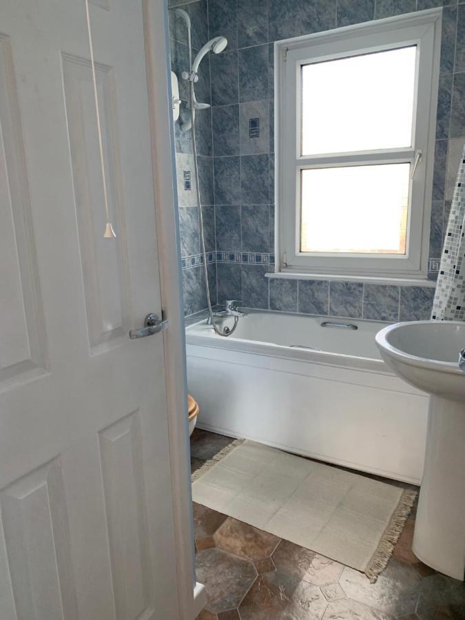 The Hideaway, Calm, Cozy, Dog Friendly Retreat Appartamento Cheltenham Esterno foto